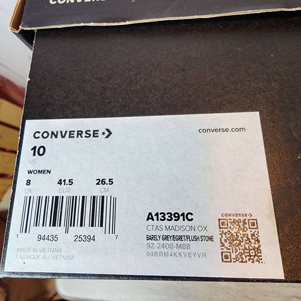 Converse Chuck Taylor All-Star Madison Low-Top Leather Sneakers. - Picture 7 of 12